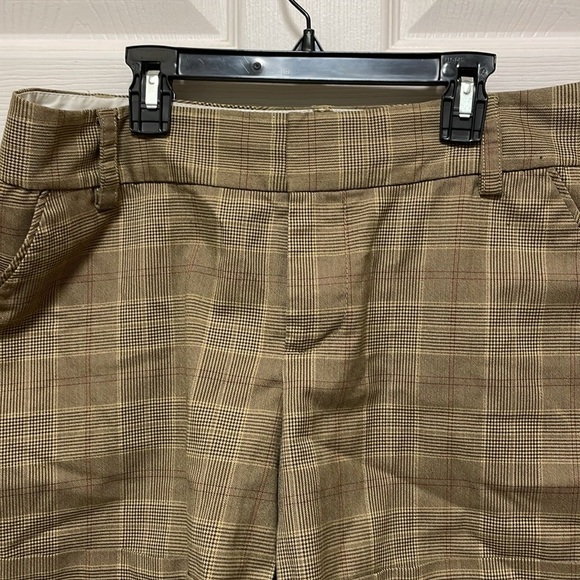 GAP | Brown/Tan Plaid| Flat Front |Tailored |Stretch | Cuffed Shorts | Size 10 - Picture 3 of 15